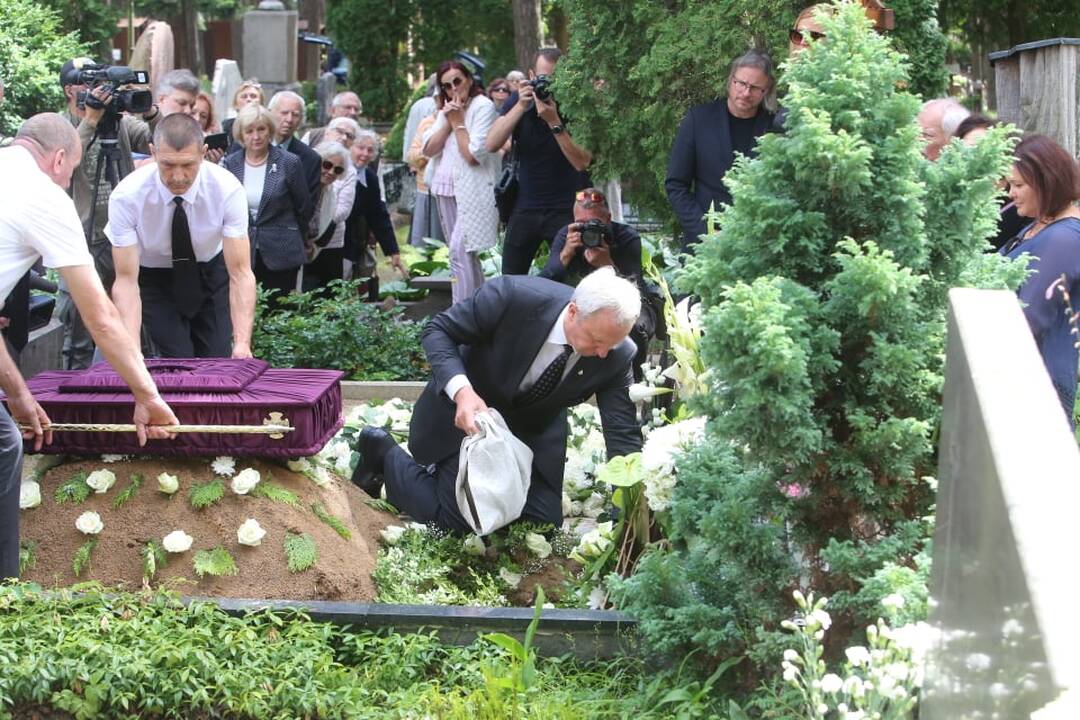 Legendinė aktorė G. Balandytė išlydėta amžinojo poilsio