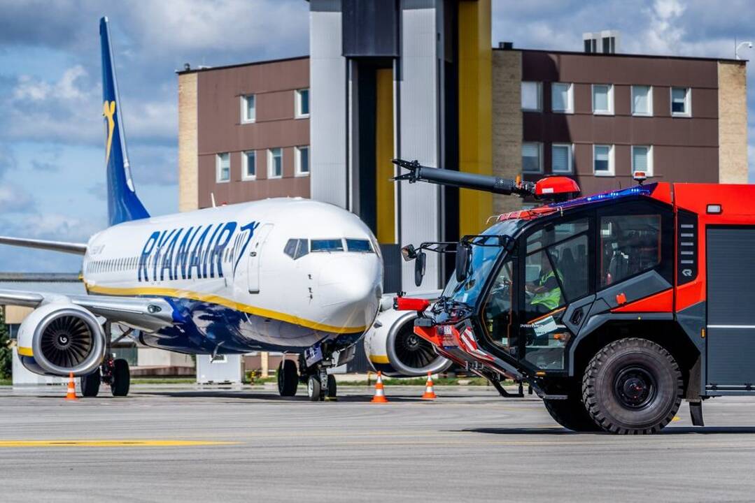 Kauno oro uoste svarstoma įrengti saulės jėgainių parką