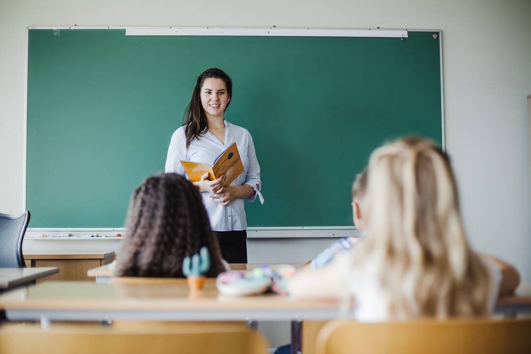 SAM: švietimo įstaigų darbuotojai galės atlikti tyrimą dėl COVID-19