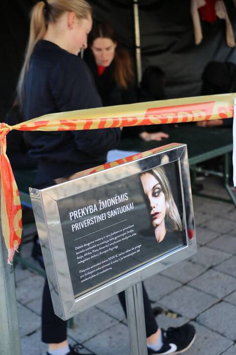 Kauno pareigūnai pademonstravo pagrindines prekybos žmonėmis formas