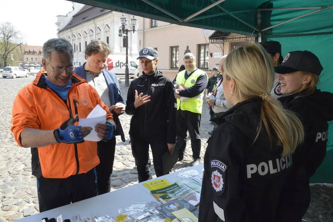 Neeilinis policijos reidas Rotušės aikštėje