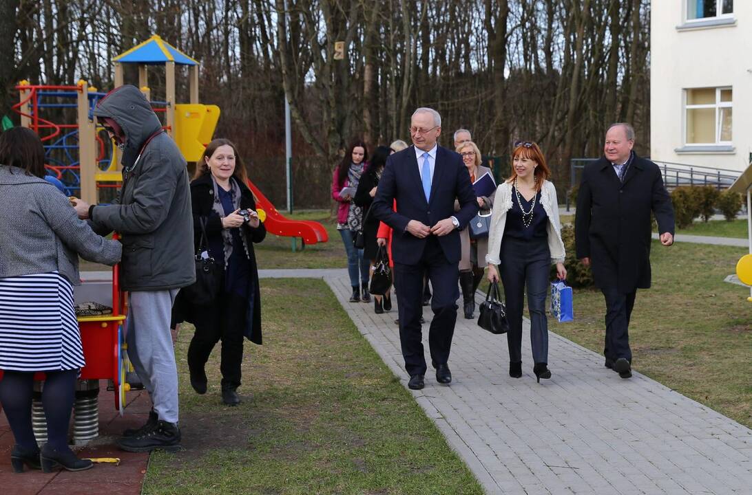 Situacija: buvusiame ASU bendrabutyje jau veikia vaikų darželis, tačiau universiteto vadovybė nusprendė šį pastatą perleisti savivaldybei tik ribotam laikui.