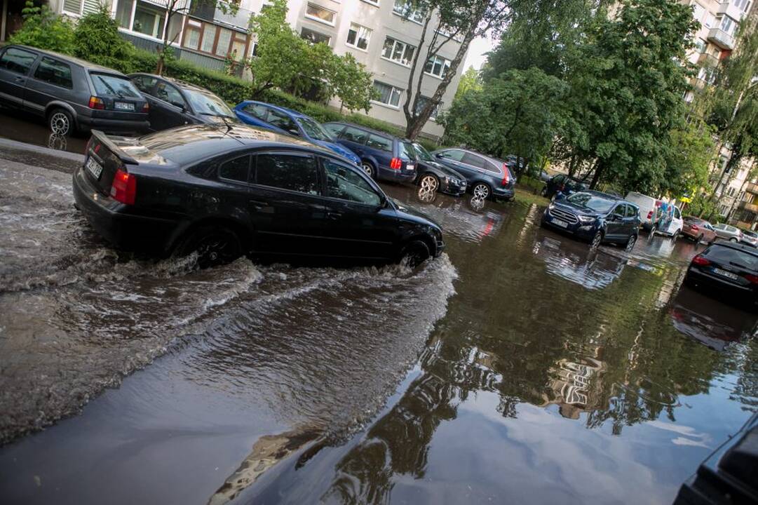 Galutinis teismo verdiktas: savivaldybė ir „Kauno vandenys“ neatsakingos dėl liūties užtvindyto buto