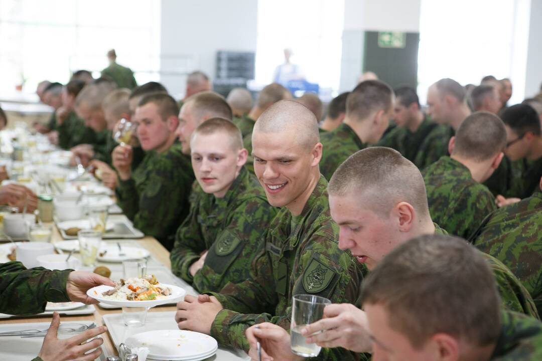 Seimas svarstys, ar šauktinius drausti valstybės lėšomis