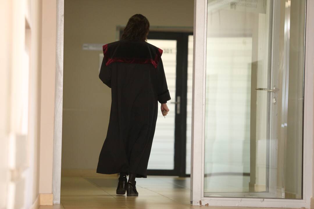 Prisiekė šeši nauji apylinkių ir apygardos teismų teisėjai