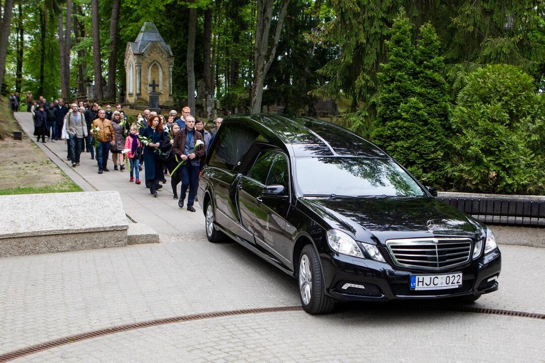 V. Šerėnas išlydėtas amžinojo poilsio