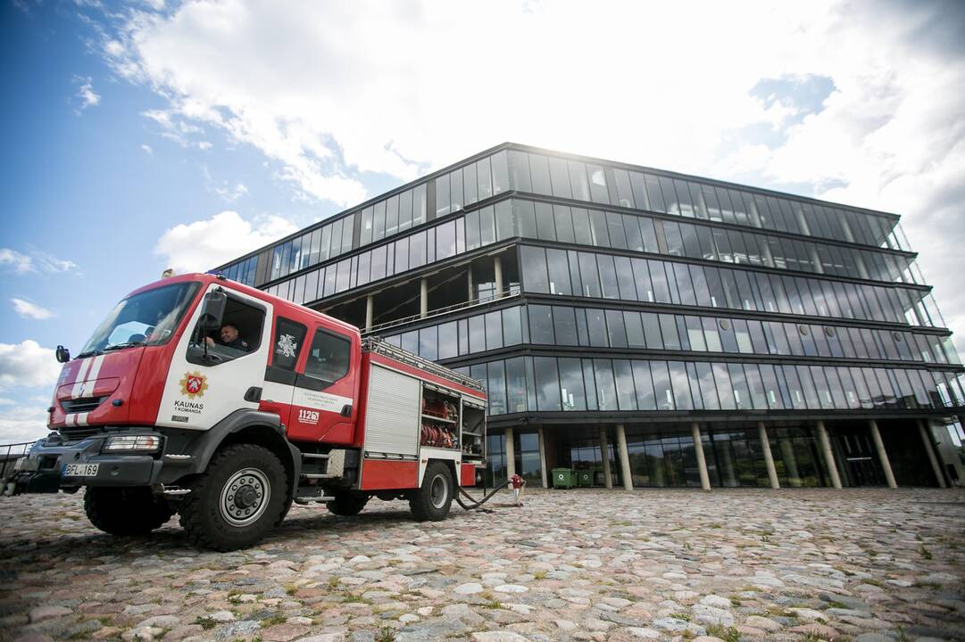 Kauniečius išgąsdino ugniagesių sujudimas „Žalgirio“ arenoje