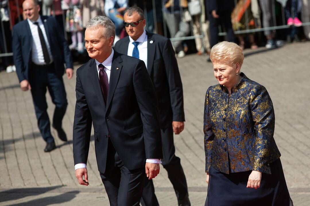 Skirtumai: D.Grybauskaitė pasirinko geležinės ledi, G.Nausėda – aksominį džentelmeno valdymo stilių. Ar švelnusis valdymas bus efektyvesnis už griežtąjį, parodys laikas.