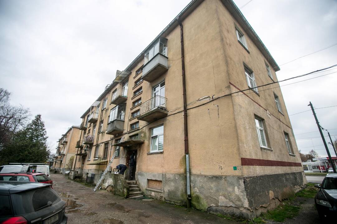 Nuostoliai: šiame name esantį butą išnuomojęs kaunietis ne tik negavo nė euro, bet ir yra priverstas samdytis advokatą bei su jo pagalba bandyti iškeldinti nesąžiningą nuomininką.