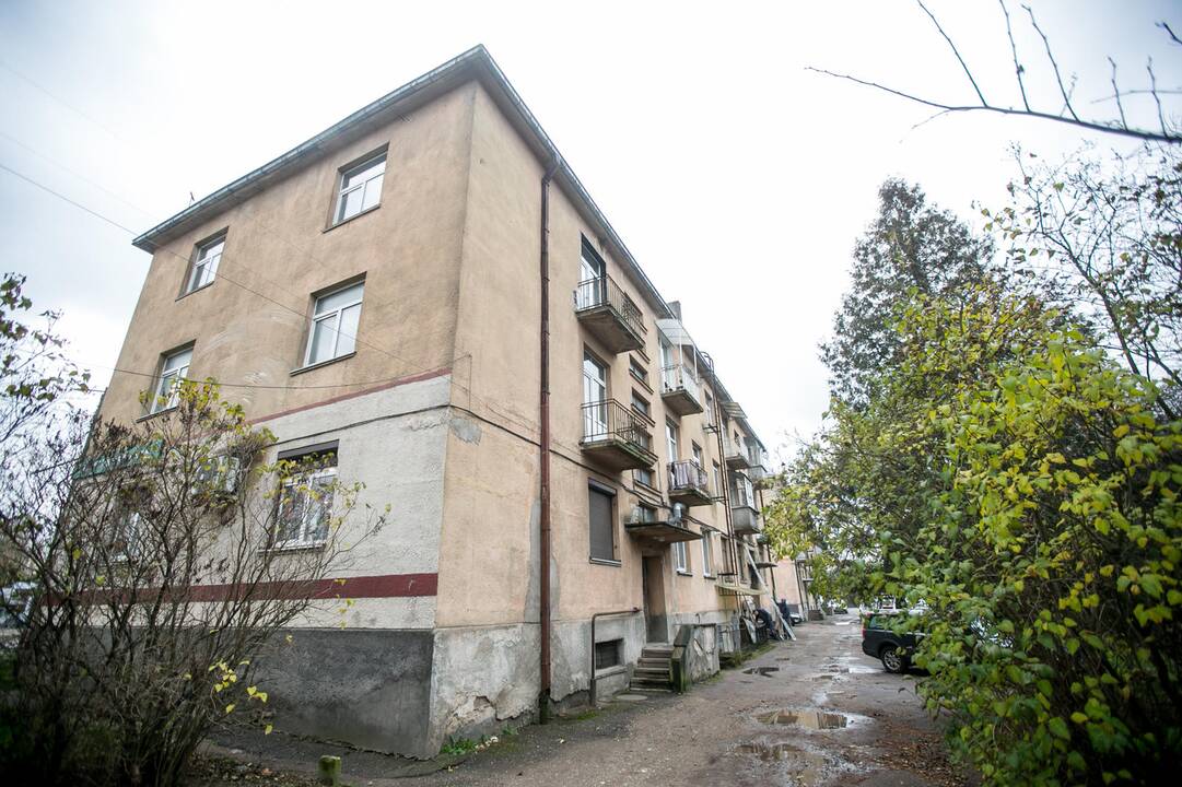 Nuostoliai: šiame name esantį butą išnuomojęs kaunietis ne tik negavo nė euro, bet ir yra priverstas samdytis advokatą bei su jo pagalba bandyti iškeldinti nesąžiningą nuomininką.