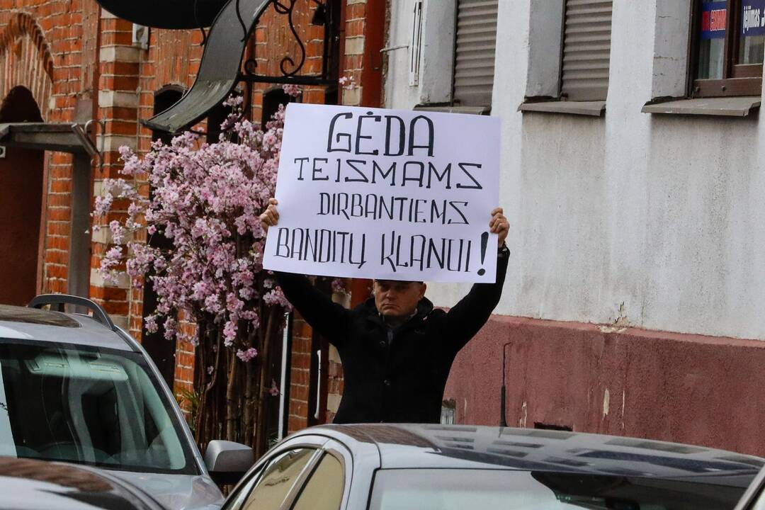 N. Venckienė atvesdinta į Kauno apylinkės teismą