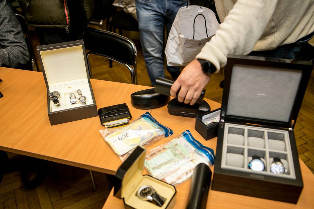 Kaune sutriuškintos dokumentų klastotojų ir vagystes vykdžiusių asmenų grupuotės