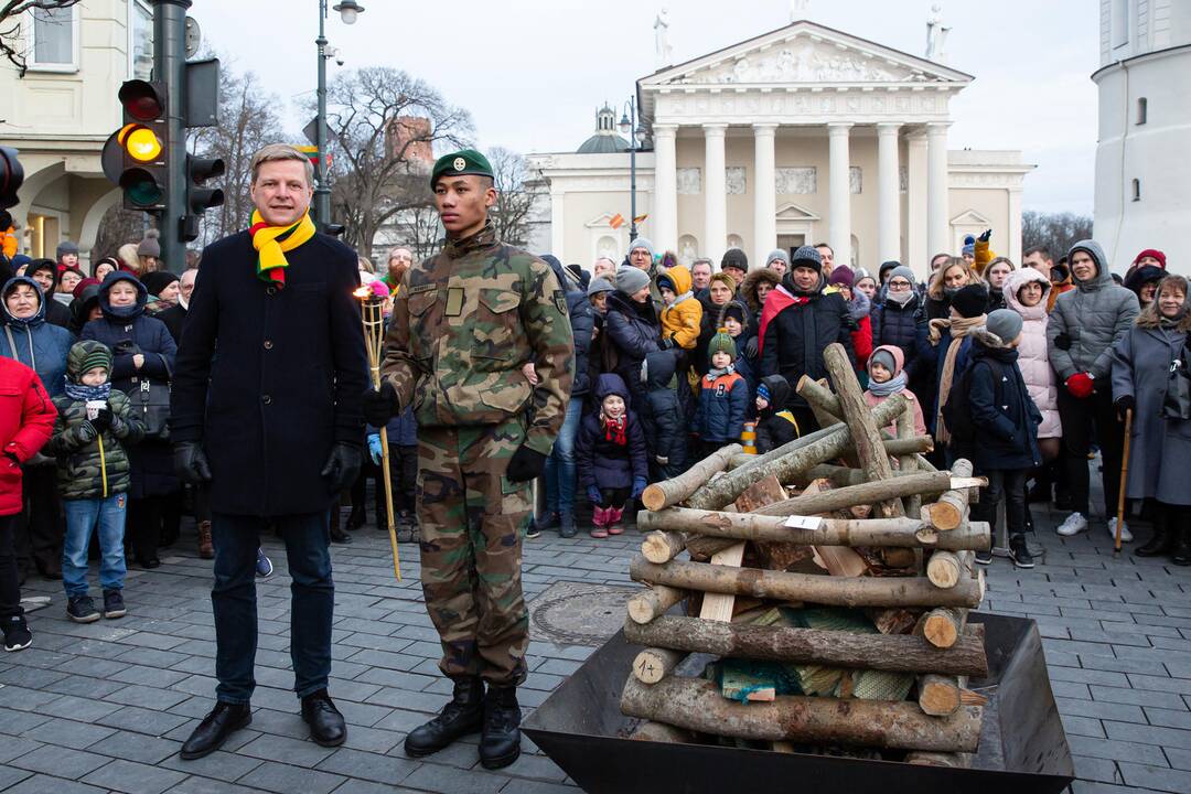 Gedimino prospekte suliepsnojo 30 Laisvės laužų