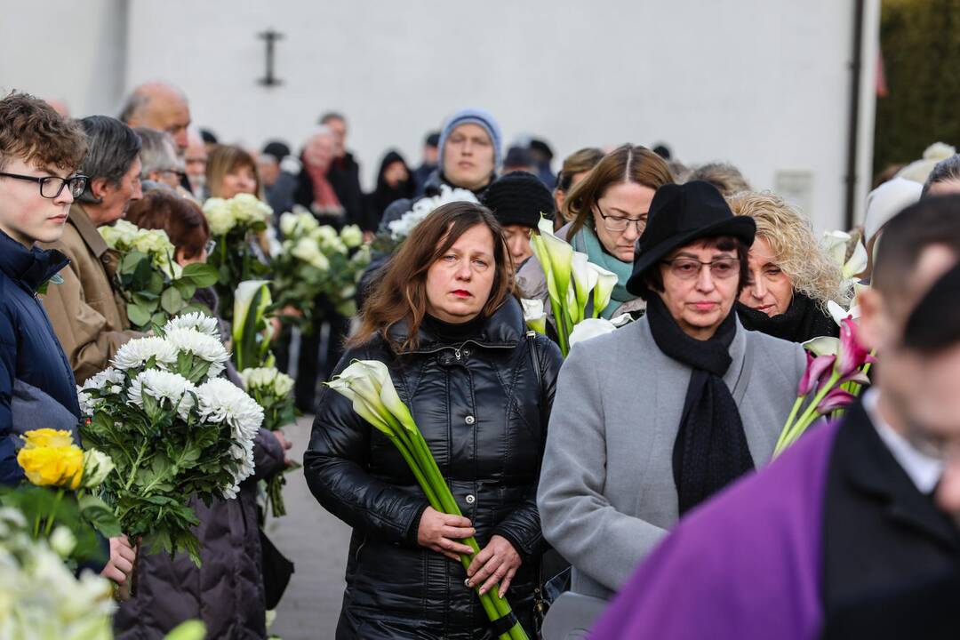 Poetas K. Navakas išlydimas į paskutinę kelionę