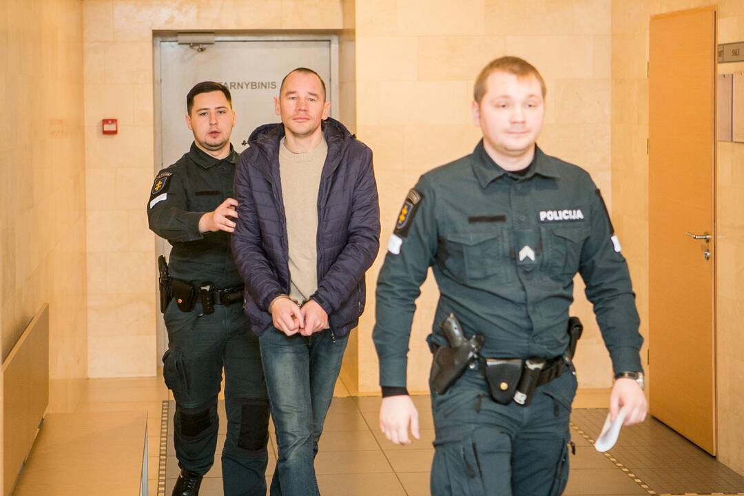 Nuosprendis buto su mažamečiais vaikais padegėjui