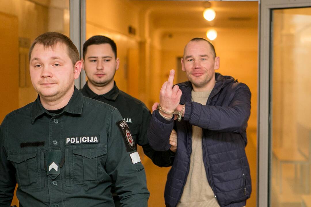 Nuosprendis buto su mažamečiais vaikais padegėjui