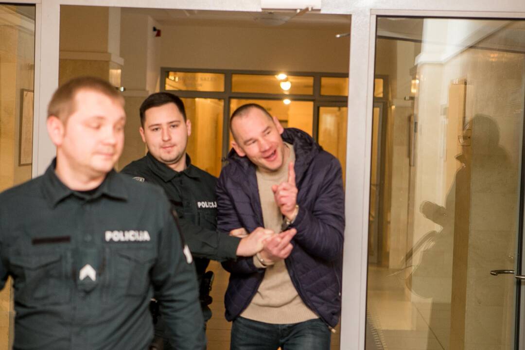 Nuosprendis buto su mažamečiais vaikais padegėjui