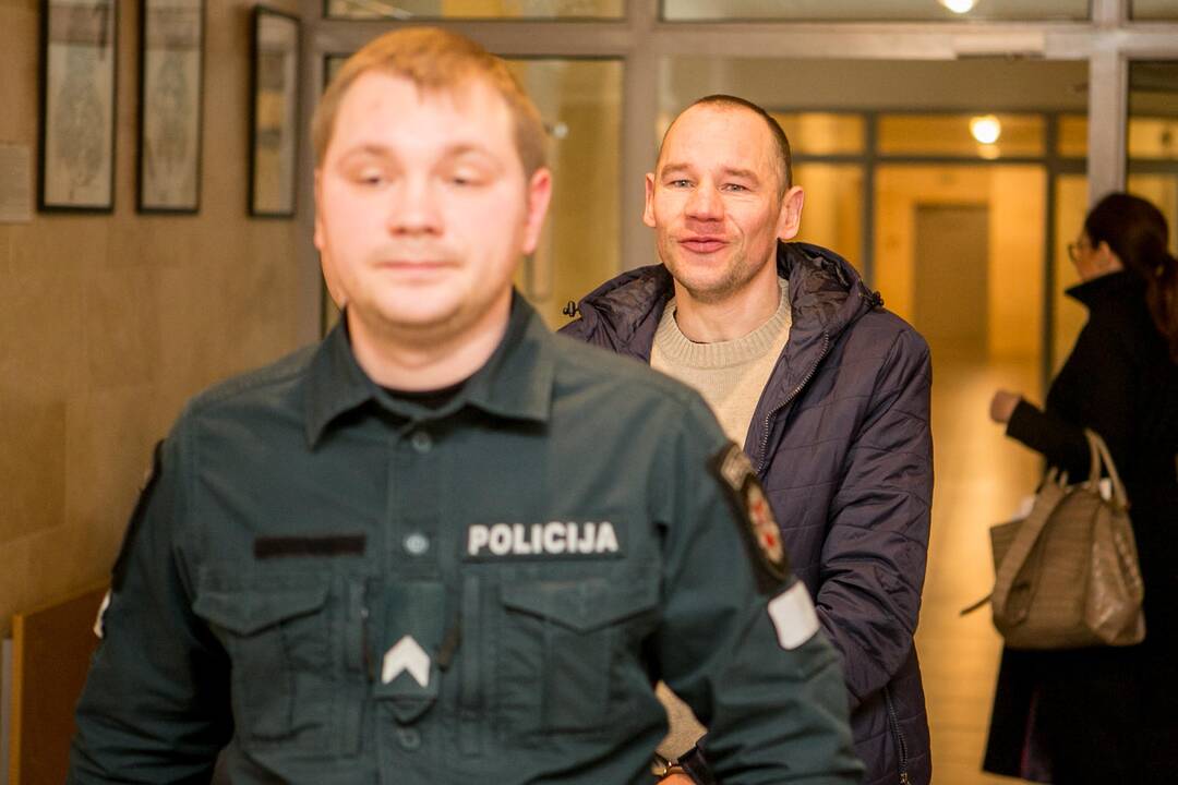 Nuosprendis buto su mažamečiais vaikais padegėjui