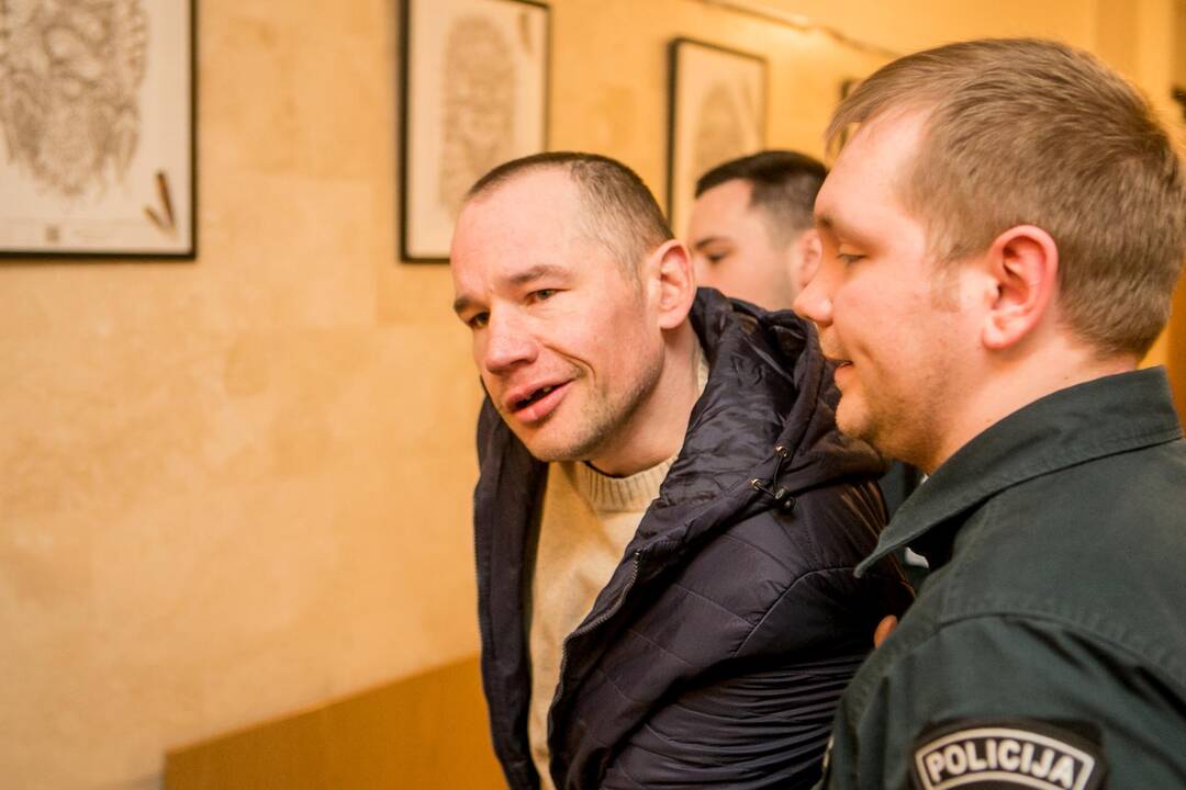 Nuosprendis buto su mažamečiais vaikais padegėjui