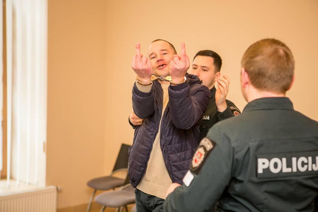 Nuosprendis buto su mažamečiais vaikais padegėjui