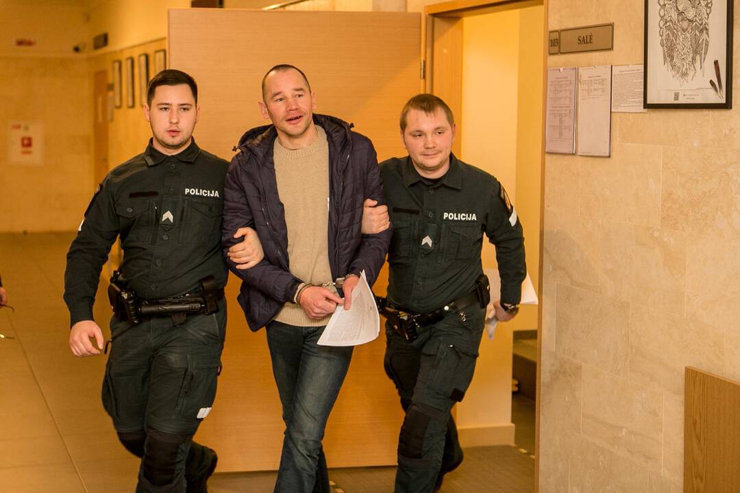 Nuosprendis buto su mažamečiais vaikais padegėjui