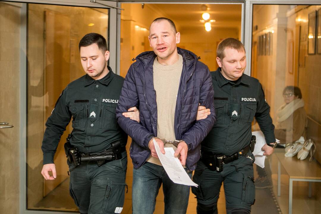 Nuosprendis buto su mažamečiais vaikais padegėjui