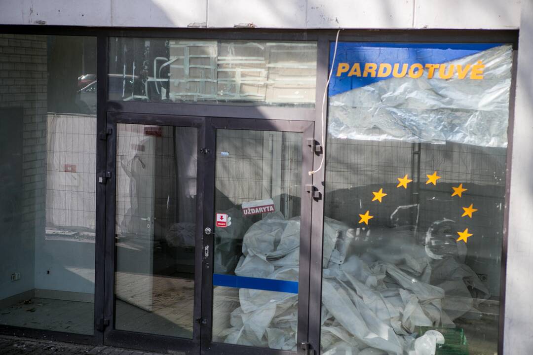 Situacija: griūvant Kalniečių prekybos centro priestatams, kauniečiai skundžiasi, kad yra priversti kvėpuoti dulkėmis.