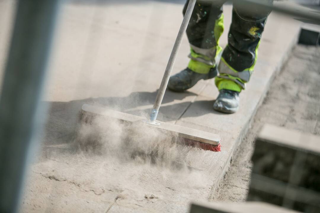 Maironio gatvėje taisoma nekokybiškai paklota grindinio danga
