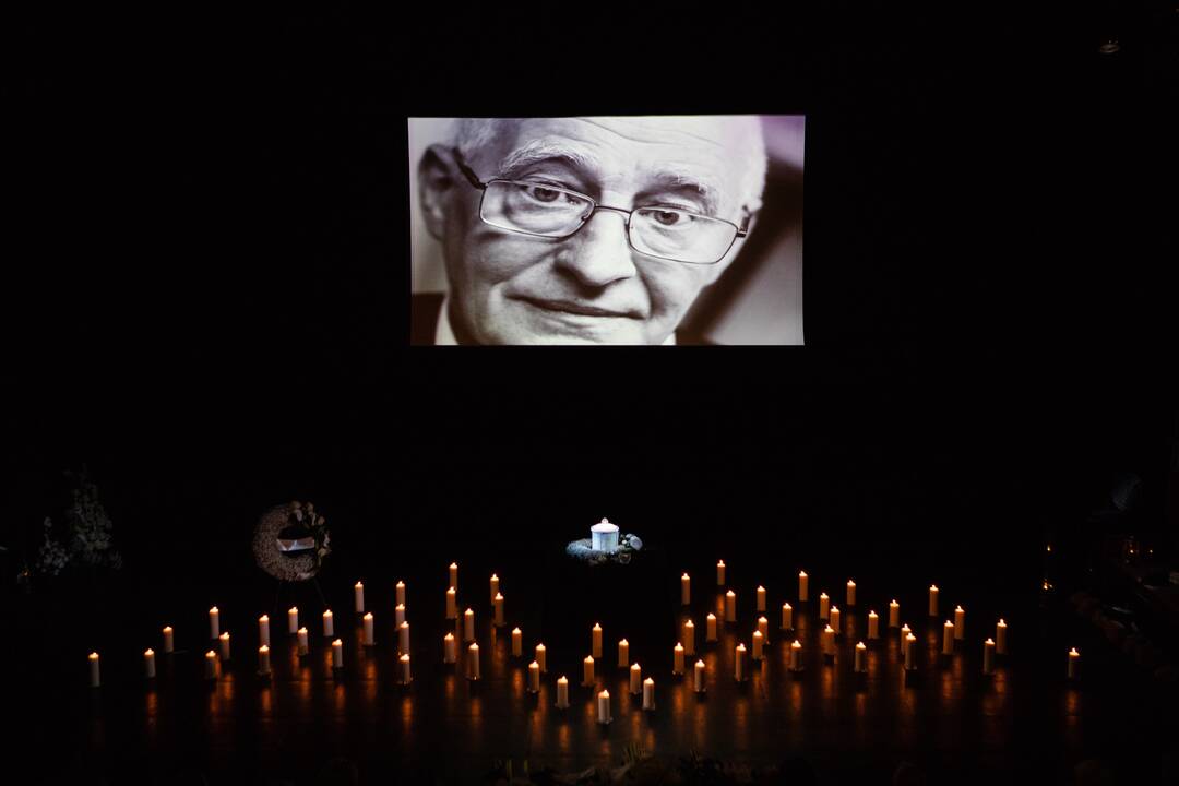 Vilniaus mažajame teatre atsisveikinama su mirusiu aktoriumi G. Girdvainiu
