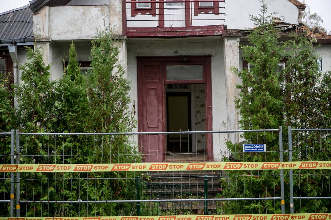 Žaliakalnyje nelegaliai griaunamas namas