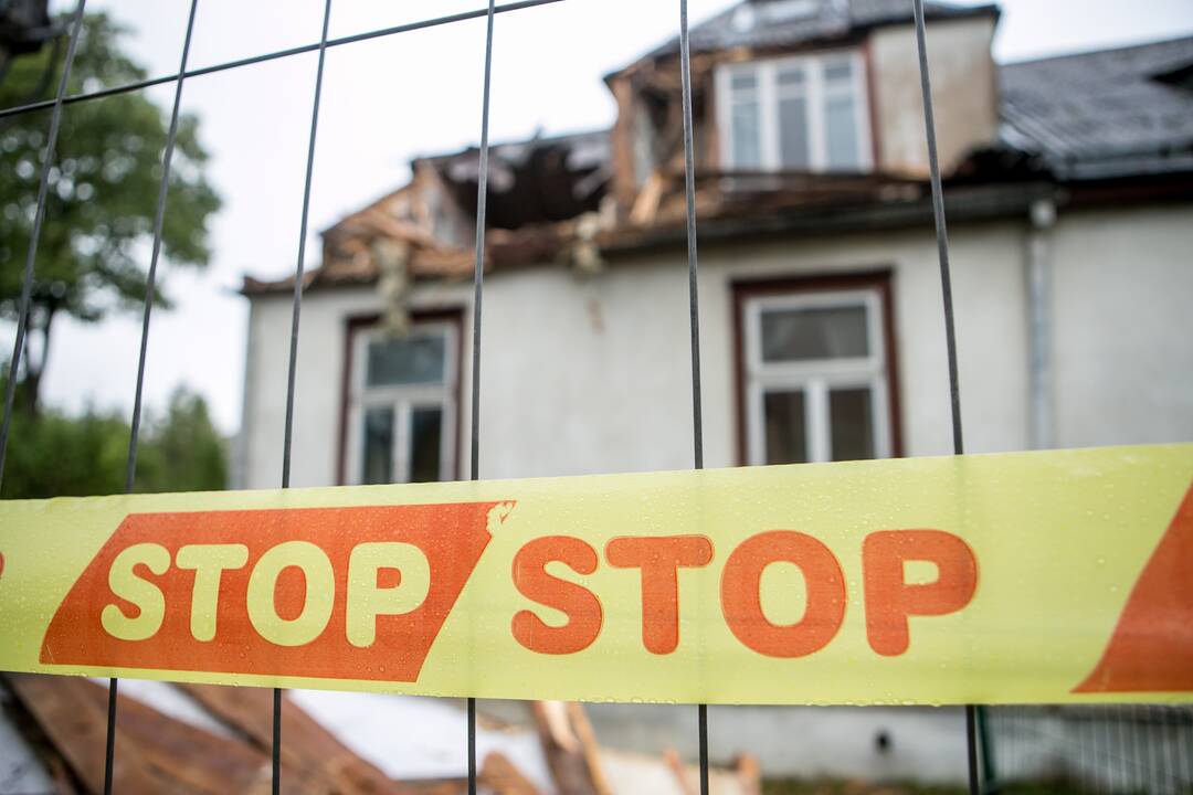 Žaliakalnyje nelegaliai griaunamas namas