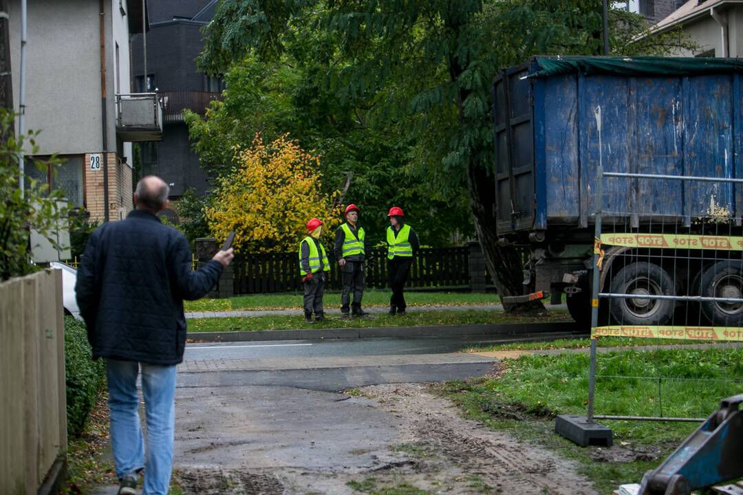 Žaliakalnyje nelegaliai griaunamas namas