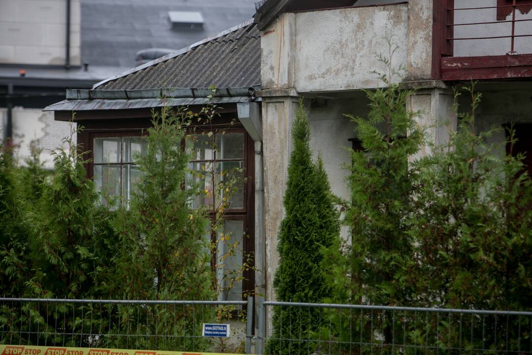 Žaliakalnyje nelegaliai griaunamas namas