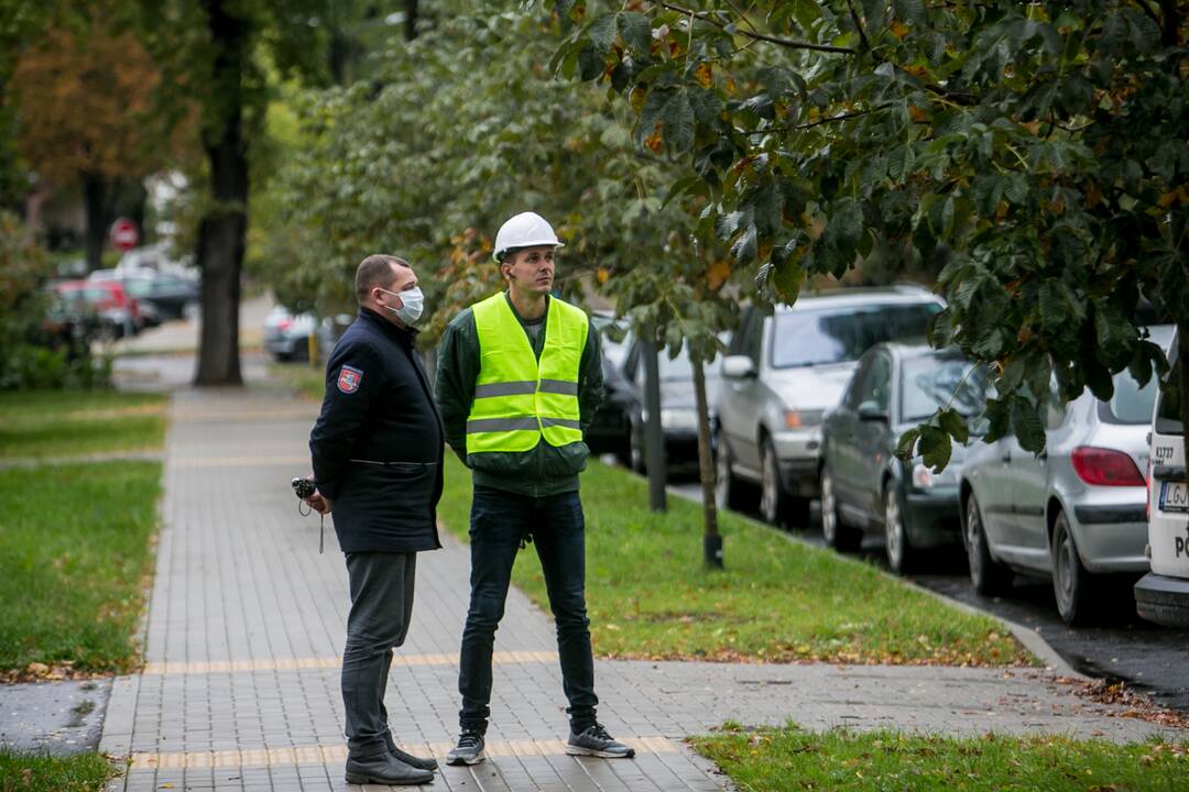 Žaliakalnyje nelegaliai griaunamas namas