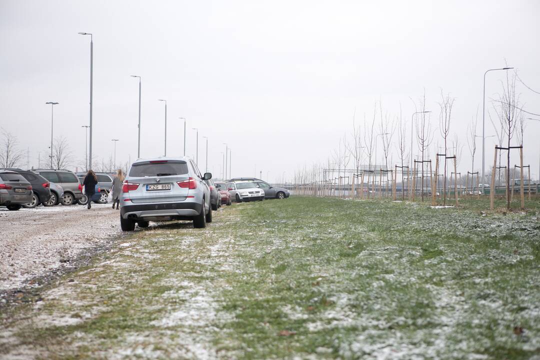 Prieš uždarant – pirkėjų minios Kauno prekybos centruose