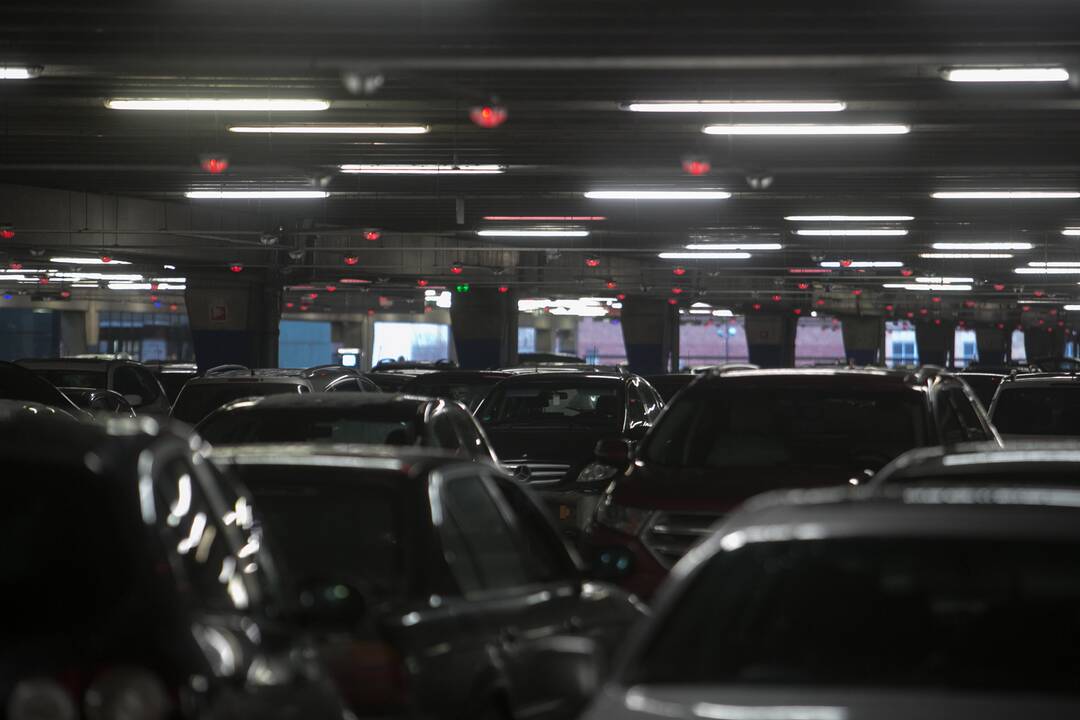 Prieš uždarant – pirkėjų minios Kauno prekybos centruose