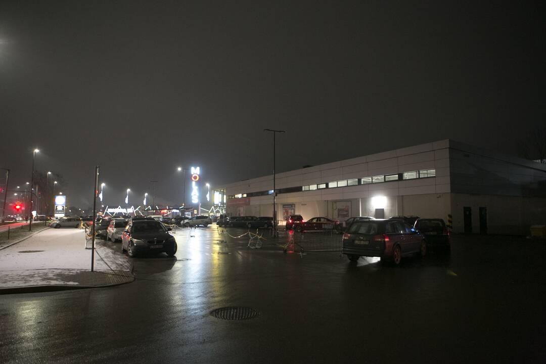 Kauniečiai užgulė prekybos centrus