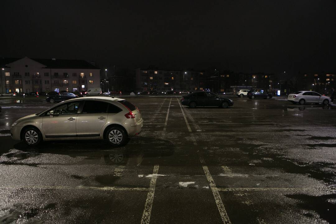 Kauniečiai užgulė prekybos centrus