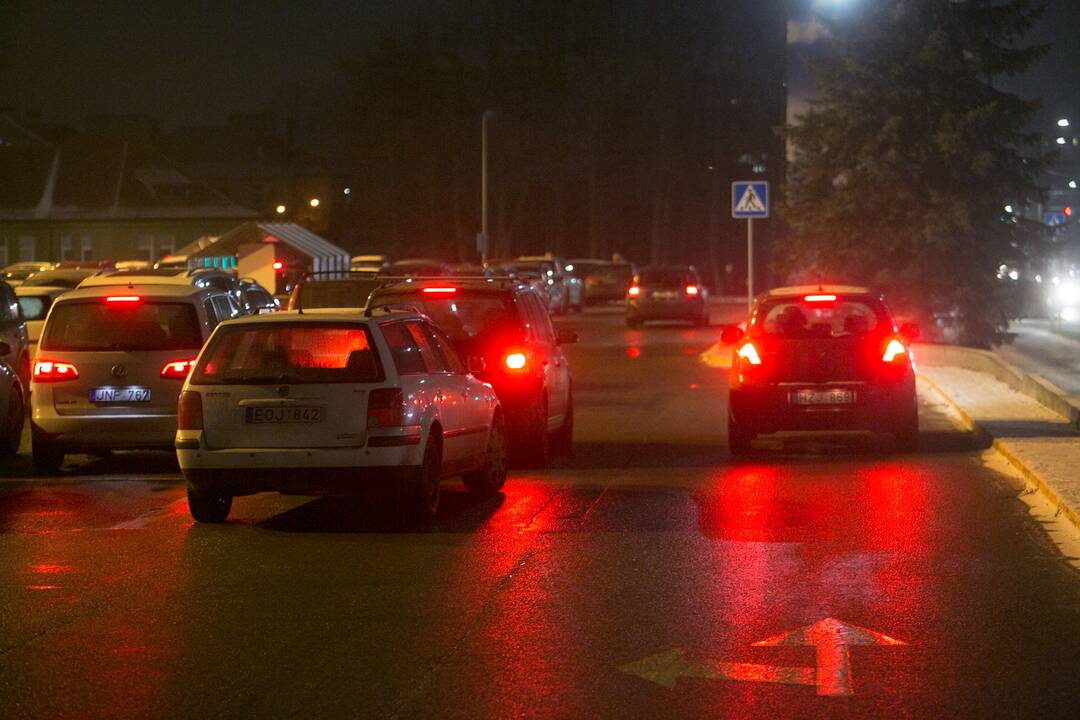 Kauniečiai užgulė prekybos centrus