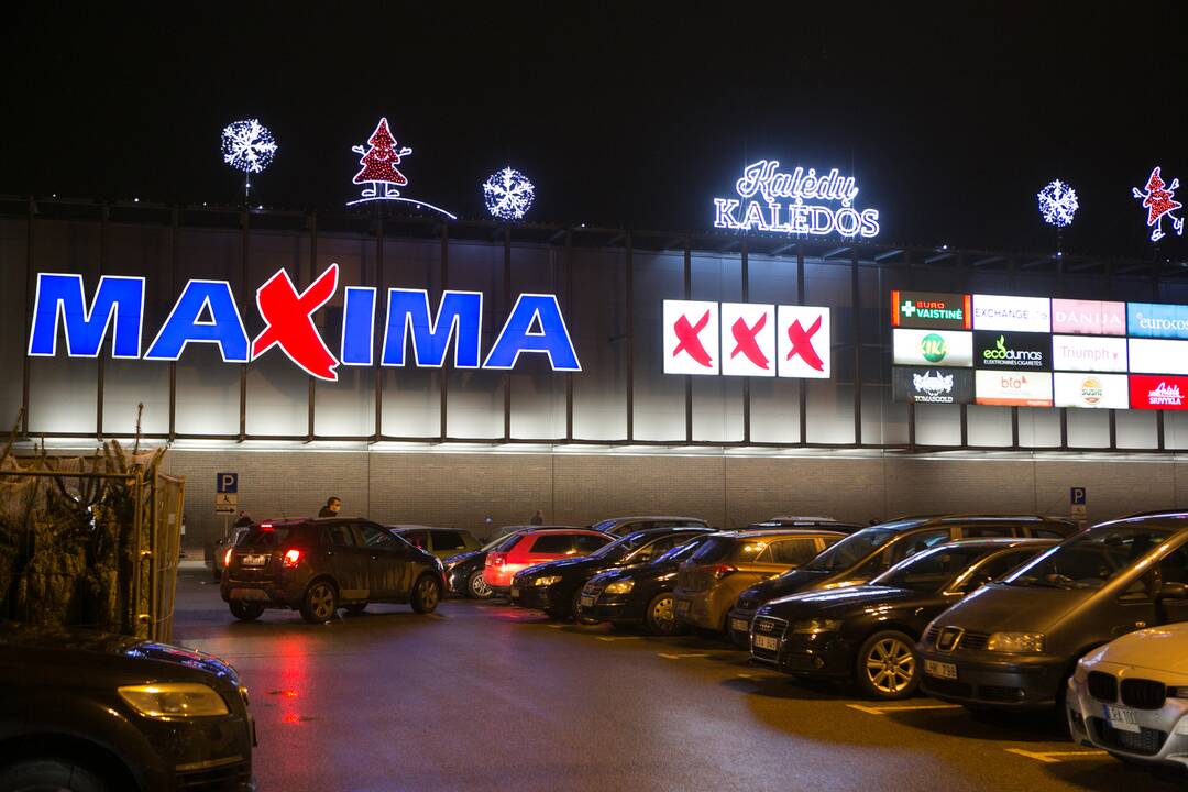 Kauniečiai užgulė prekybos centrus