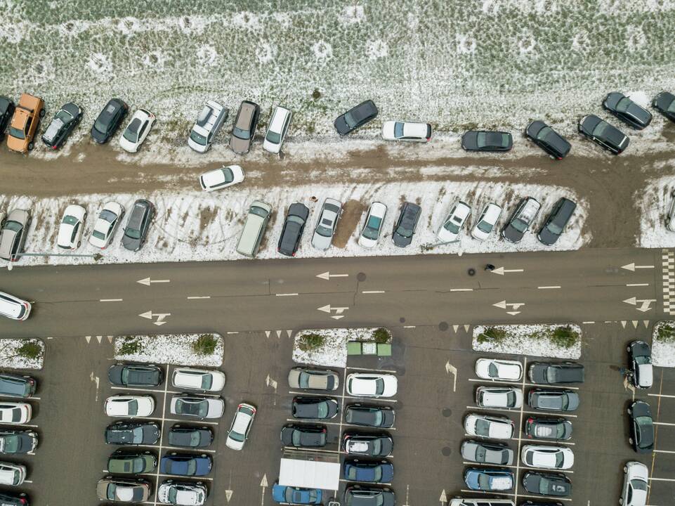Prieš uždarant – pirkėjų minios Kauno prekybos centruose