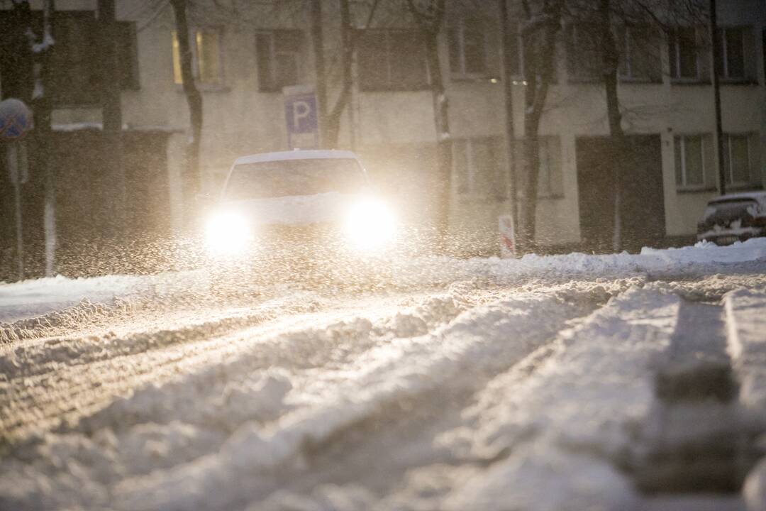 Kauną surakino sniego gniaužtai