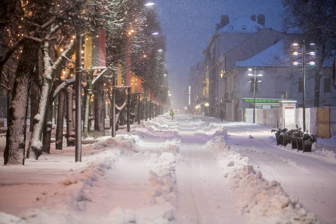 Kauną surakino sniego gniaužtai