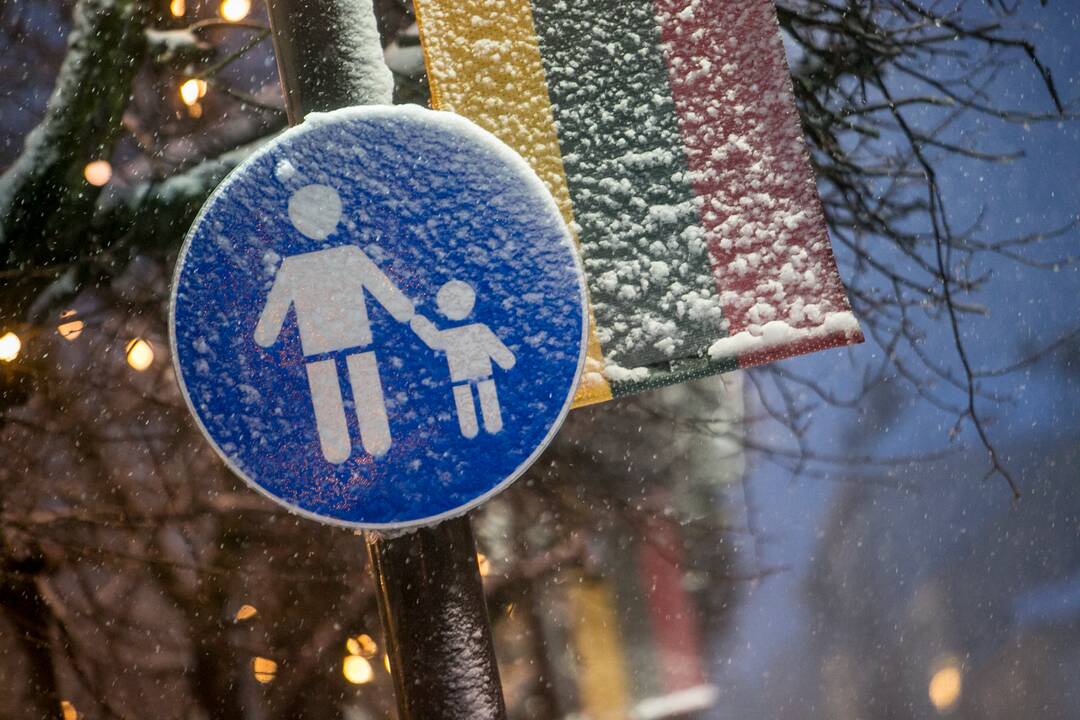 Kauną surakino sniego gniaužtai