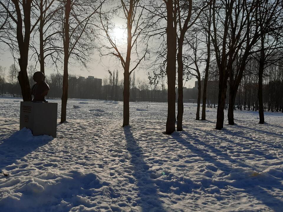 Saulėtos dienos išginė kauniečius į parkus