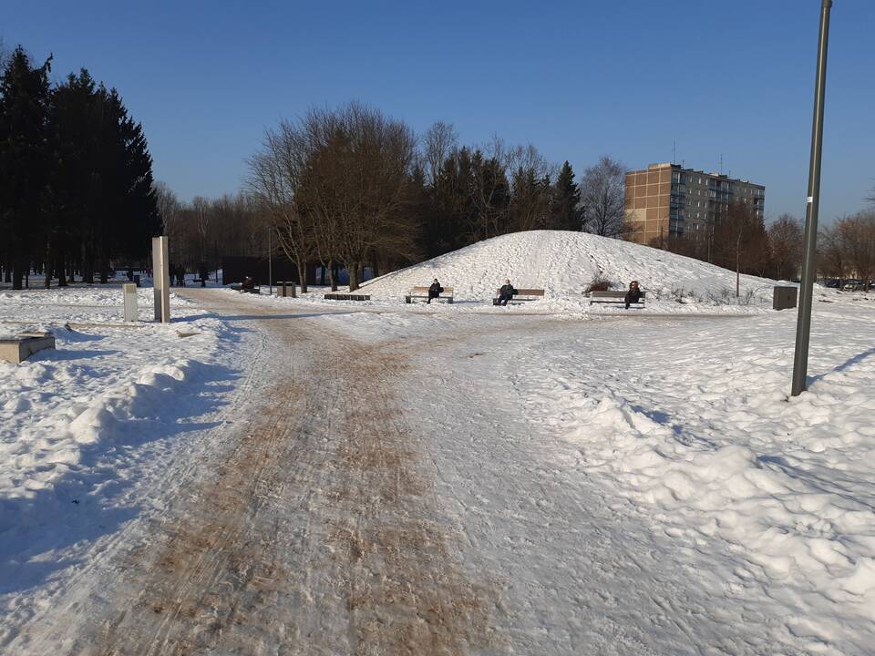 Saulėtos dienos išginė kauniečius į parkus