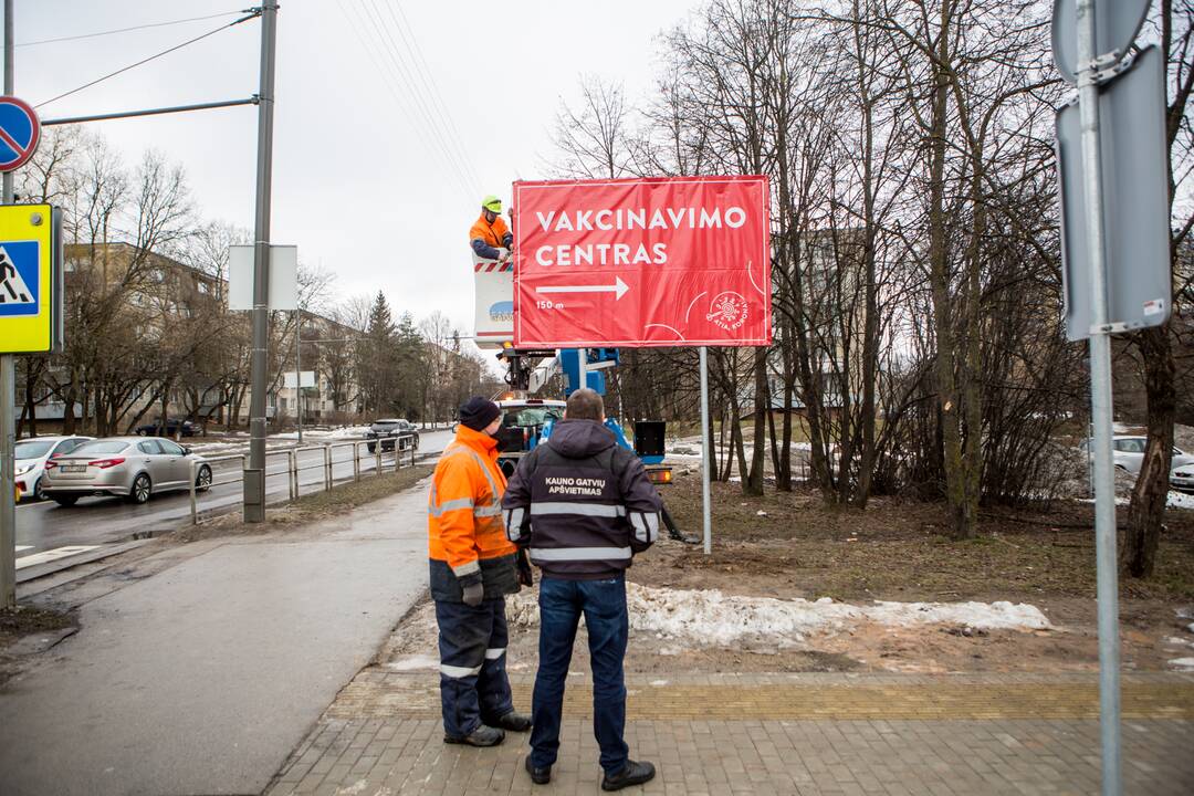 Darbą pradeda didžiausias vakcinavimo centras Lietuvoje – Kauno ledo rūmai