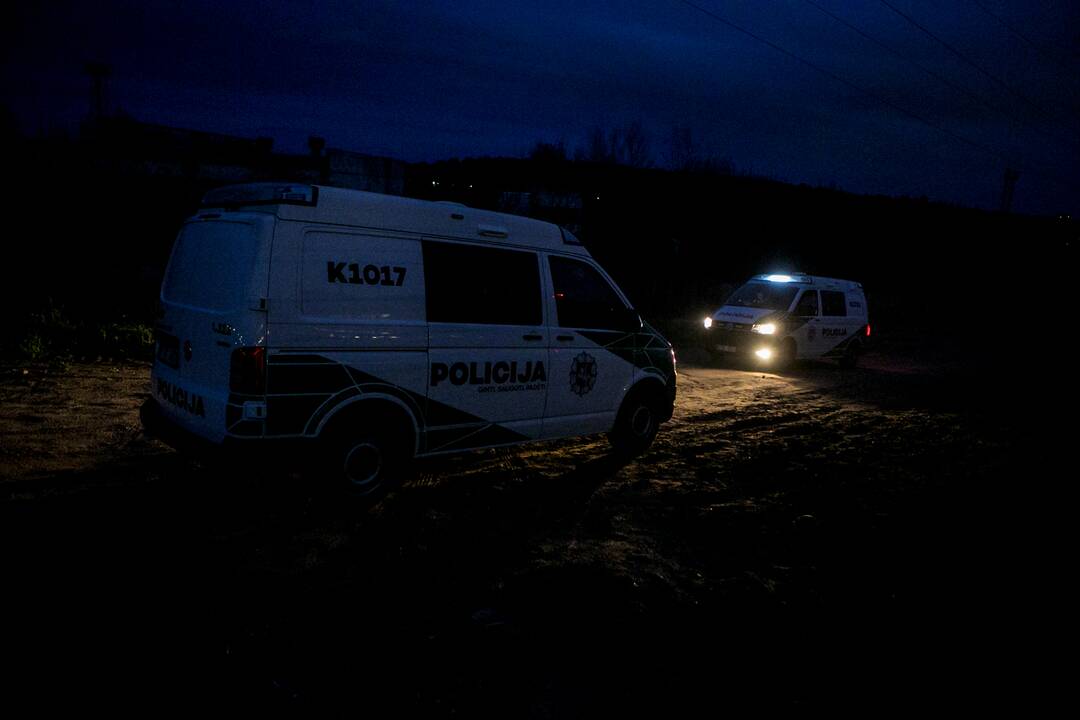 Petrašiūnuose po traukinio ratais žuvo jauna moteris