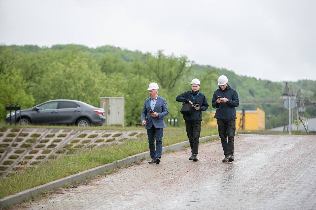 Kauną Nemunu pasiekė įspūdingas krovinys