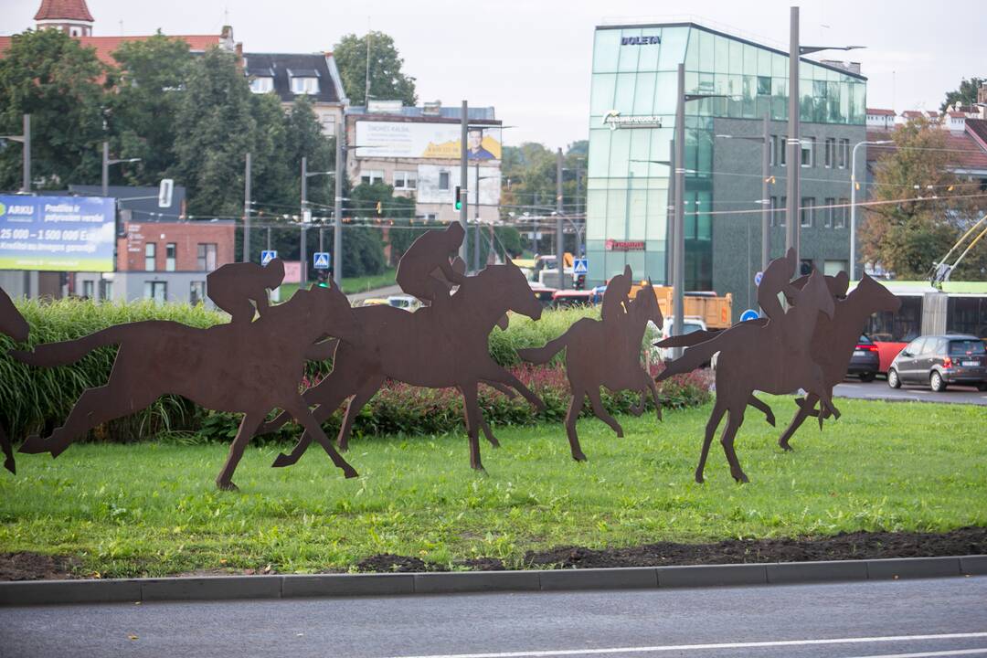 Atnaujintas eismas Pilies žiedu